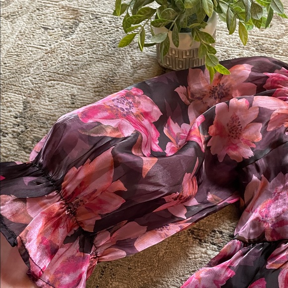 Chic Floral Blouse with Puff Sleeves - Picture 3 of 7